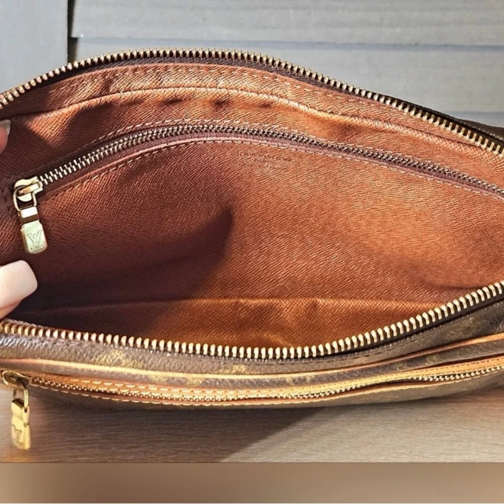 Authentic LOUIS VUITTON
Monogram Marly Dragonne PM Crossbody Bag - Picture 10 of 12